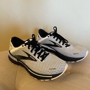 Brooks Adrenaline GTS 22 Running Shoe